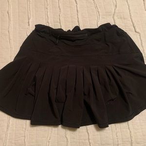 Lululemon Play Off The Pleats skirt size 8